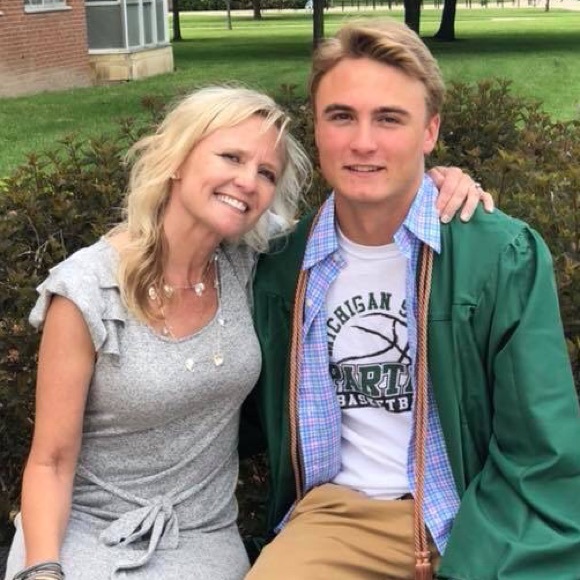 Meet your Posher, Kelli - Picture 2 of 6